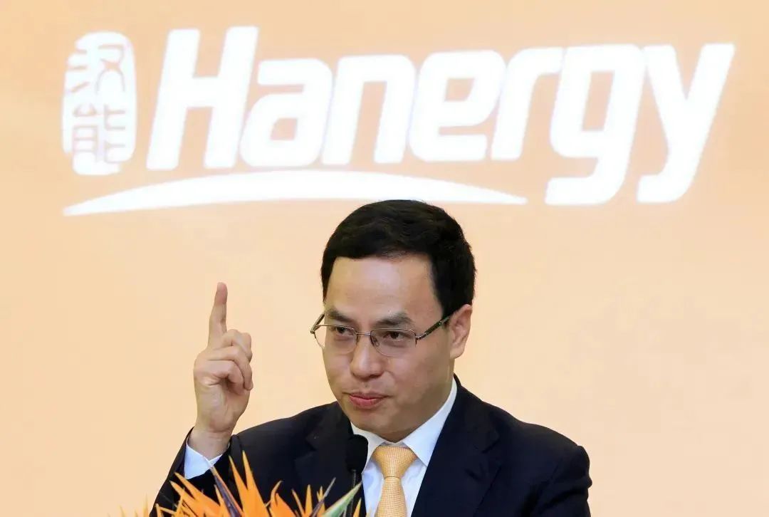 借5万赚到1665亿，被带走的前首富，再不能坐私人飞机回村发红包