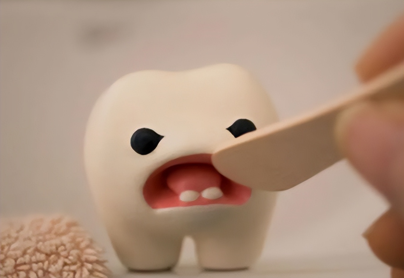 如何度过宝宝烦躁的出牙期,宝宝第一次出牙期间会烦躁哭闹