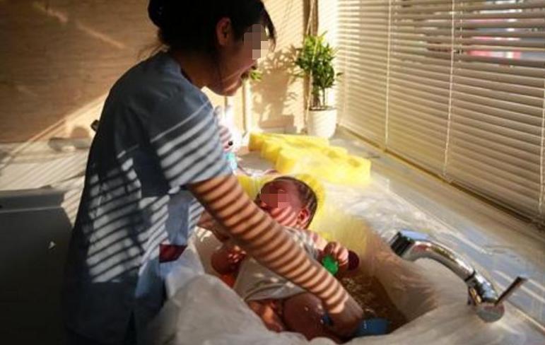 坑人！药浴中心用滚药包给孩子治皮肤，孩子昏迷4天，后果可怕