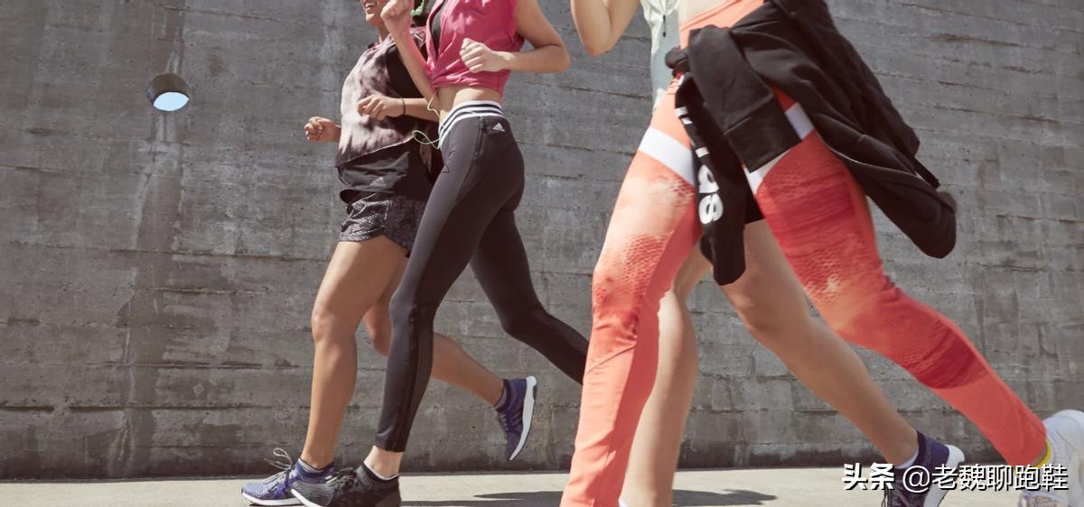 比较耐穿好看的慢跑鞋,穿一年的鞋推荐