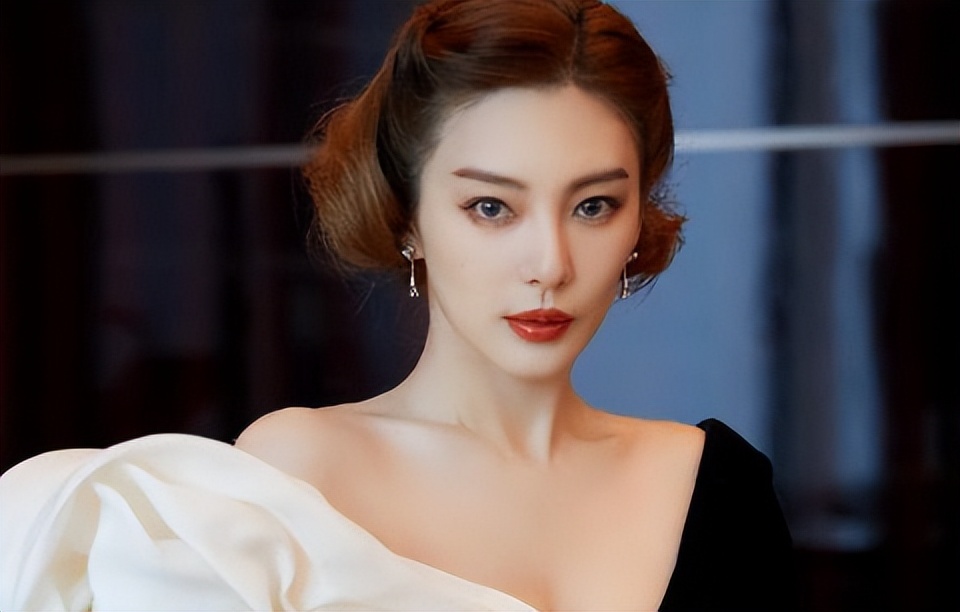 张雨绮怎么跟以前长得不一样了,张雨绮还是活成了她最喜欢的样子