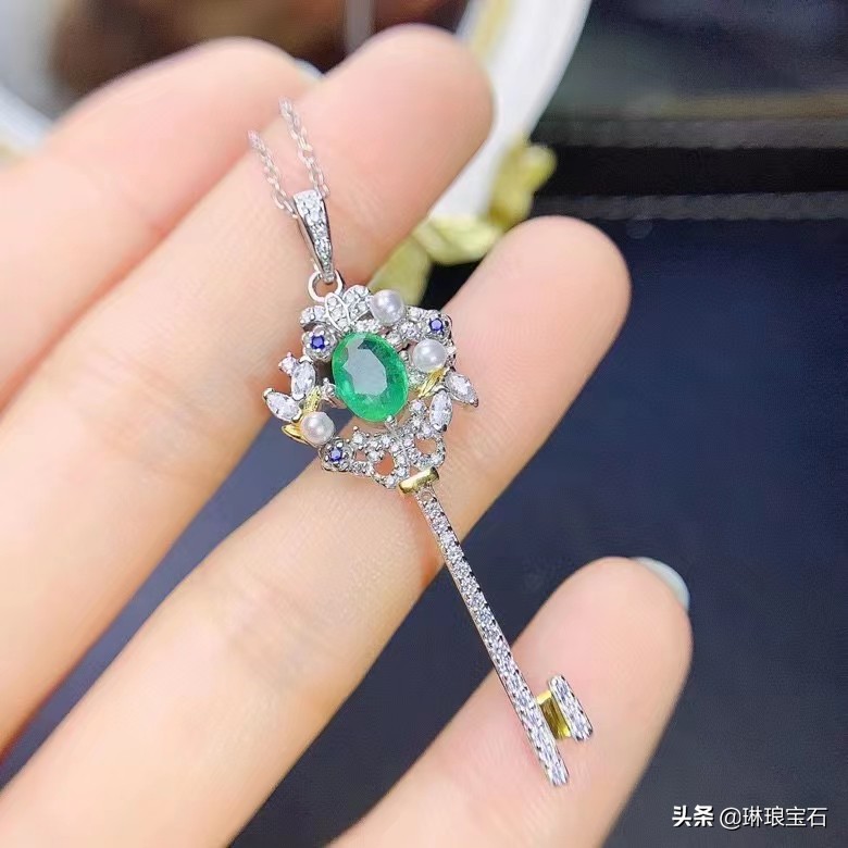 s925银镶嵌纯天然哥伦比亚祖母绿吊坠22061511