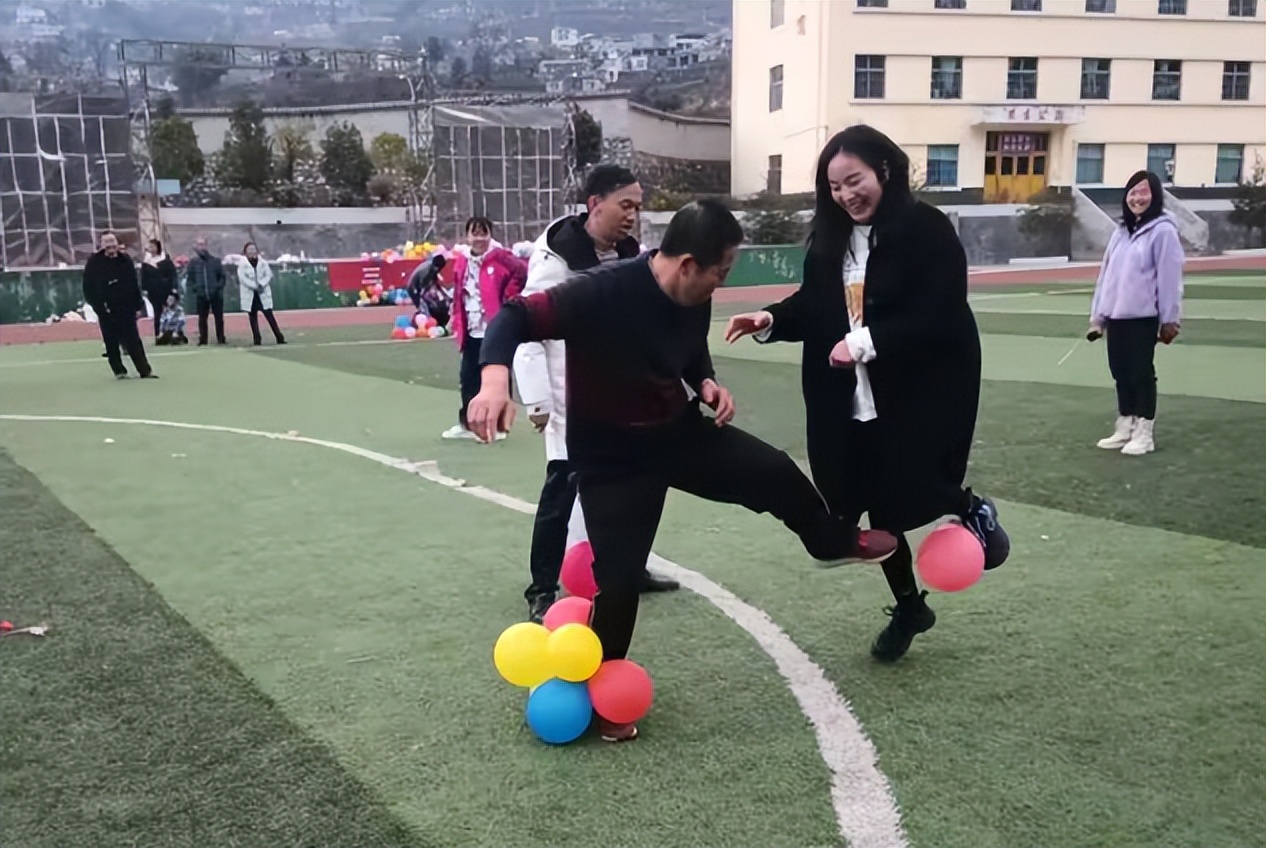 普安县西城区龙溪石砚中学专属“女神节”