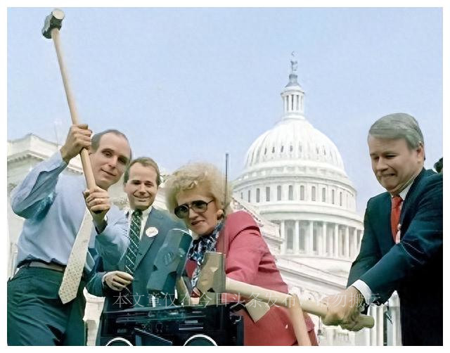 工匠变“躬匠”，135亿*身卖**，号称日本之光的巨头要退市了