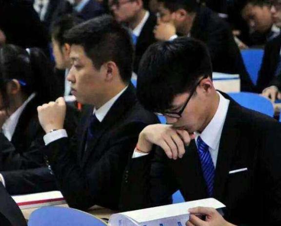 公务员考试成功上岸经验分享视频,公务员面试颜值高能加分吗