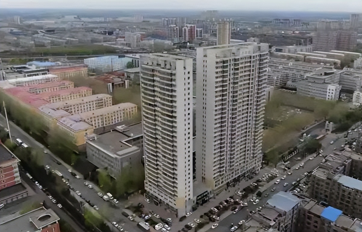 哈尔滨私砸承重墙事件最新报道,哈尔滨承重墙被砸事件处理结果