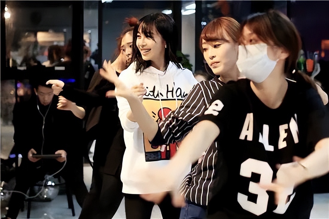 乘风破浪的姐姐第二季李菲儿身材,李菲儿花样滑冰北京八分钟热搜