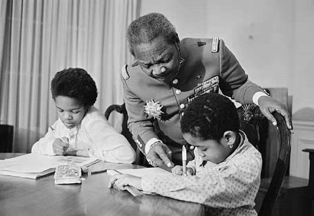 18岁台湾少女林碧春，远嫁非洲当总统夫人，生两女后为何逃回国？