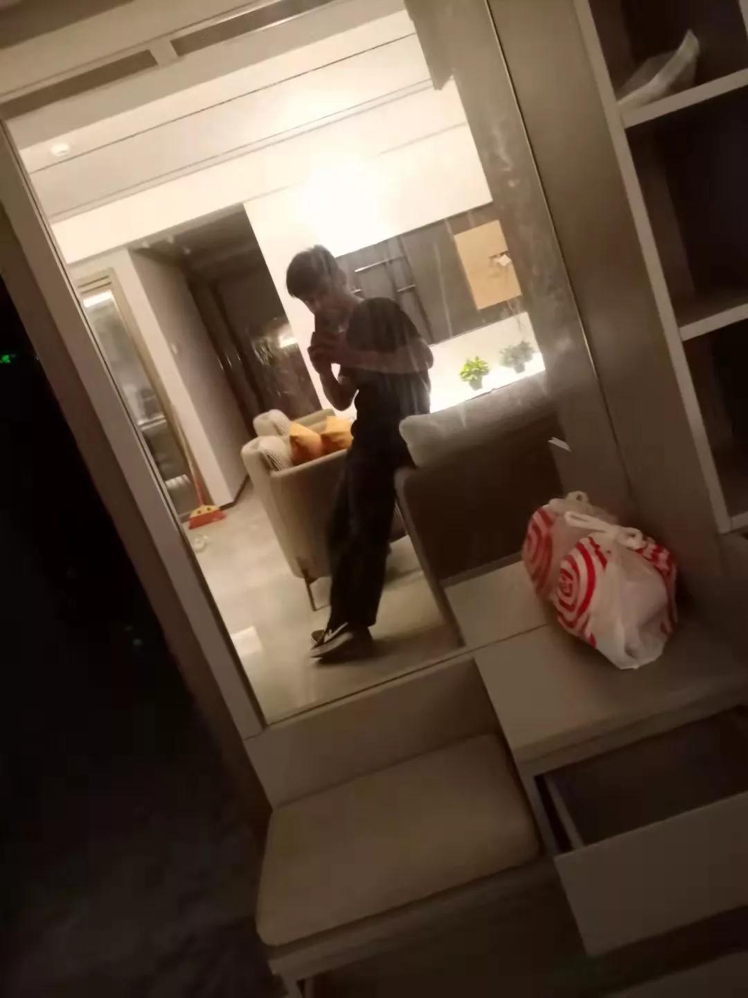 一个年轻人站票到深圳，再到深圳买房买车站住脚跟