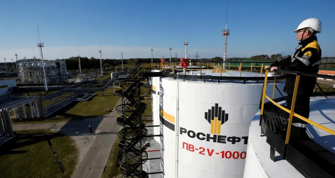 事情发生突然,德国两名女子在总理面前*光脱**衣服抗议天然气禁运