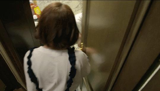 连体裤女款如何上卫生间,女生夏季连体裤的正确上厕所方法