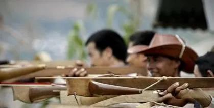 傈僳族非物质文化遗产弓弩,傈僳族弓弩表演