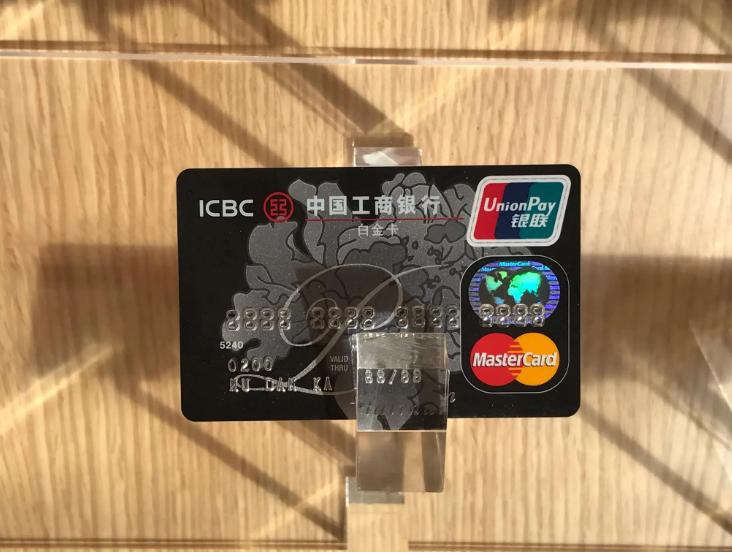 全球亿万富豪黑卡,世界限量的88张富豪黑卡