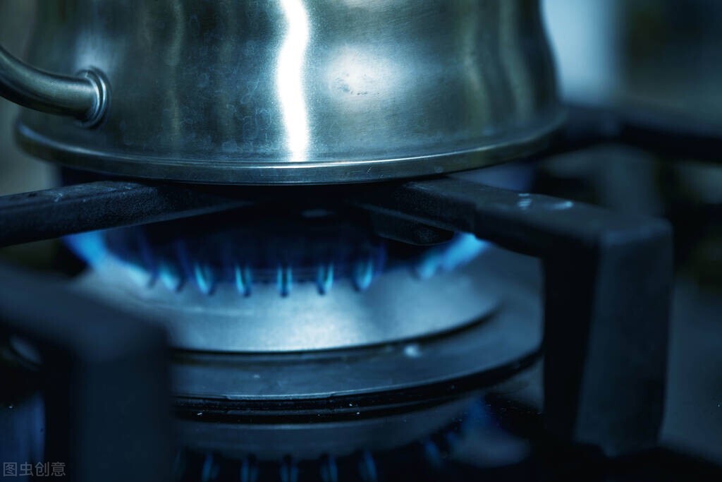 为什么燃气灶左灶不能炒菜,为何燃气灶左边不宜炒菜