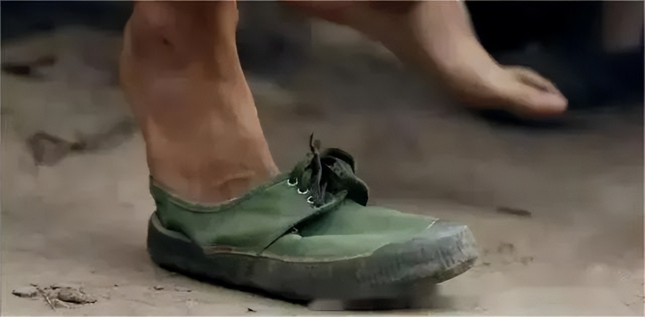 中国第一双鞋是谁发明的,中国第一期解放鞋是哪个厂生产的