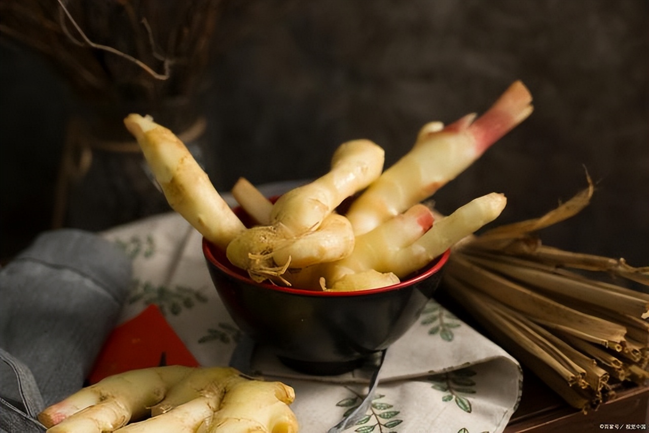 长期吃腐烂发霉的水果蔬菜的后果,发霉的水果食物对身体有多大危害