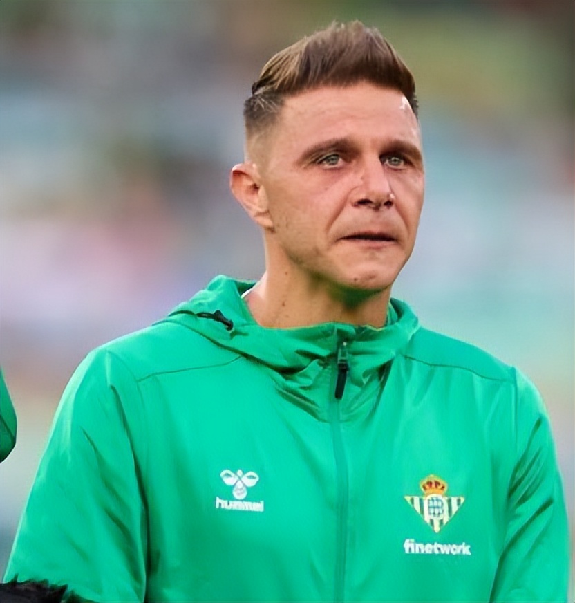 又一传奇告别！80后球迷的失恋02年世界杯球员几乎都退役