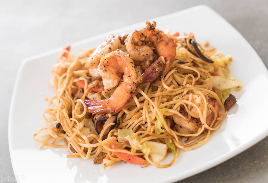 怎么用虾做出几道特别好吃的美食,用虾做一道不长肉的美食