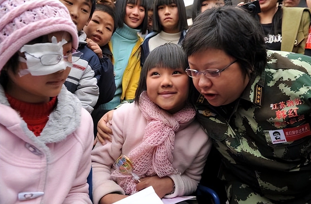 韩红孤儿长大,韩红从小与奶奶一起长大