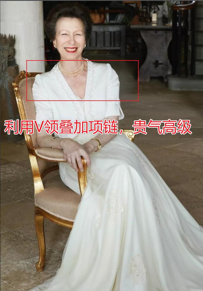 这位公主奶奶太会穿：72岁穿金戴帽，优雅贵气一眼看见