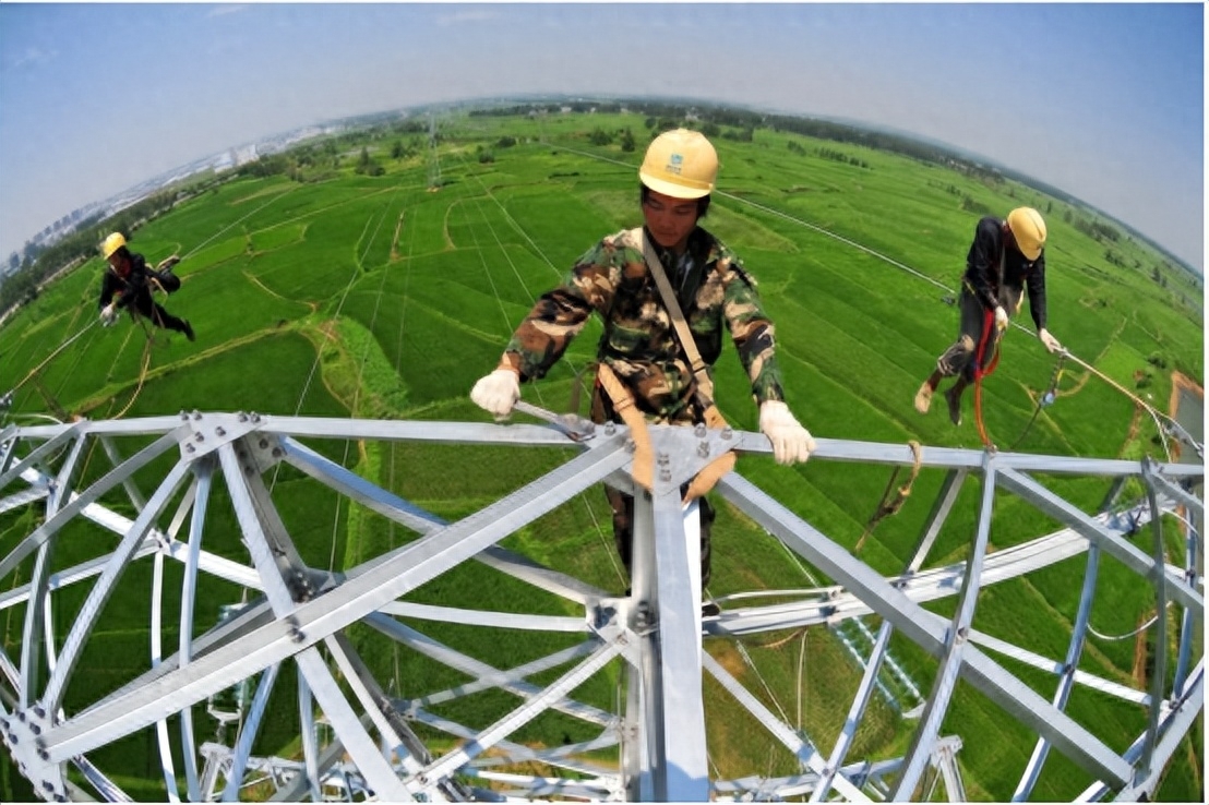 那年，我硬生生的被一个女生灌醉，第二天醒来发现躺在她的床上