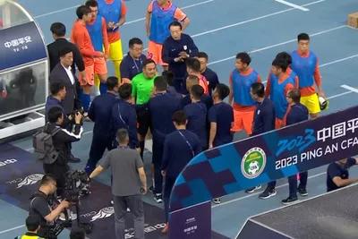 没法踢了?丑陋的判罚再次左右比赛。中超执法泰山已现破窗效应