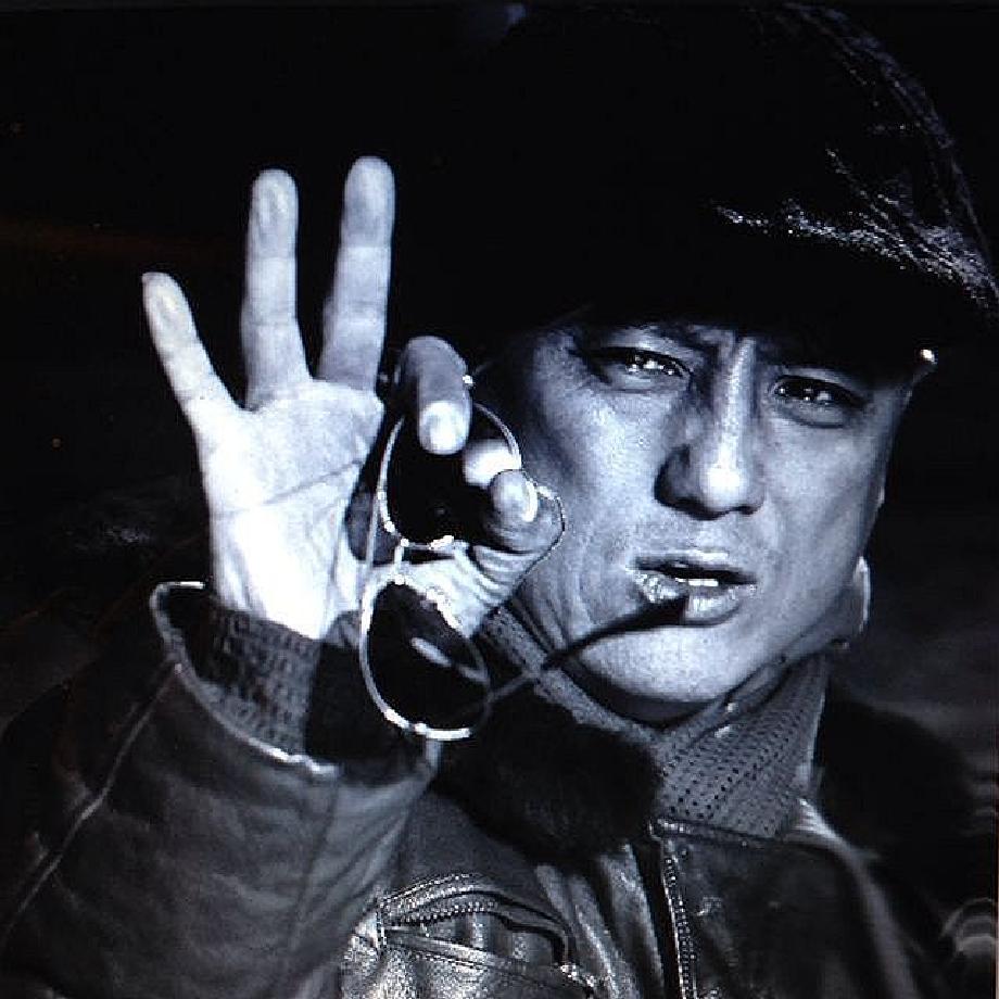 他是著名导演,妻子是演员,恩爱到老生一个漂亮女儿,幸福惹人羡