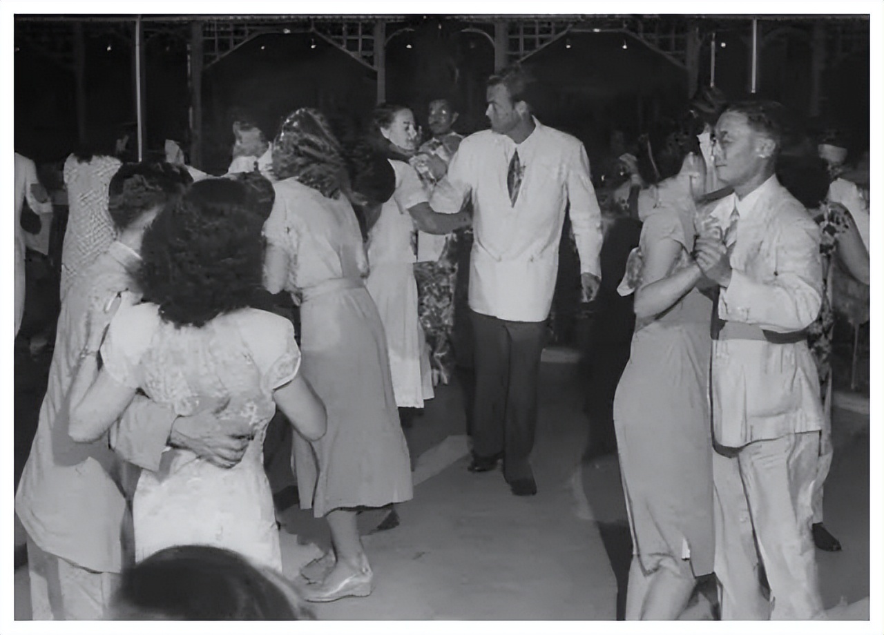 苏联专家给公安上课，突然被捕，局长笑言：老韩，我找你好苦