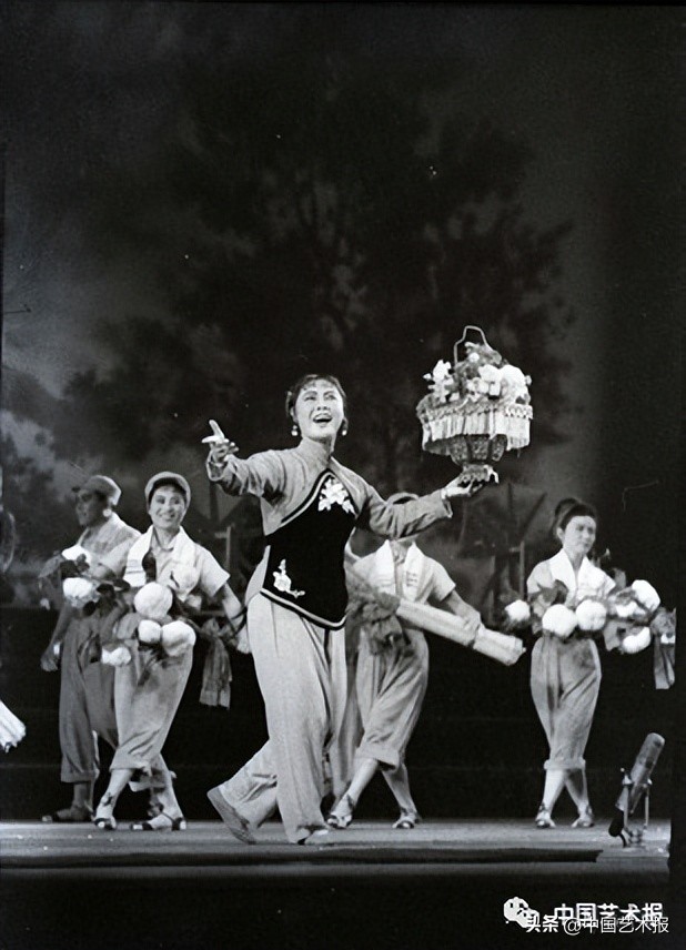 杩欎釜灞曡涓轰粈涔堜細闇囨捈浜哄績,杩欎釜灞曡鎵撶牬鑹烘湳鍜岀敓娲荤殑鐣岄檺