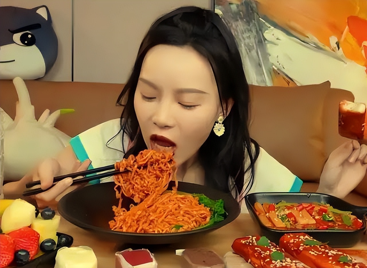 网红小贝饿了后续,网红小贝饿了是真吃吗