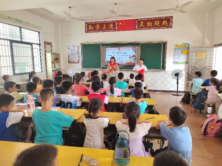 湖北学子三下乡心有光芒何畏远方,湖北学子三下乡课堂