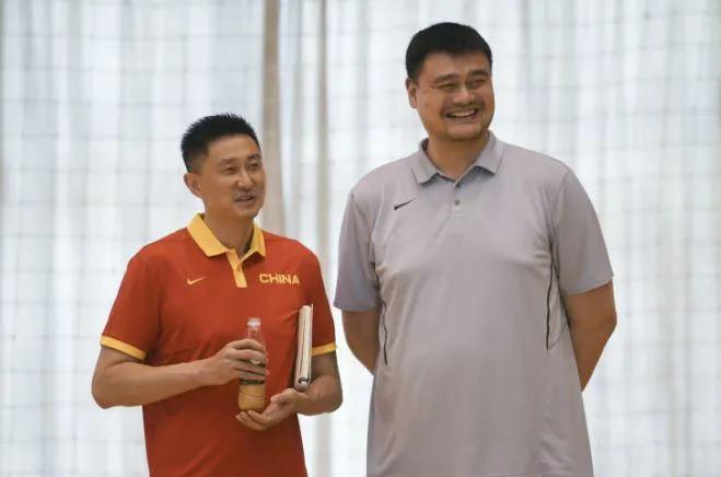 姚明连任中国篮协主席，球迷对姚明的语多放肆就是纯粹的年少无知