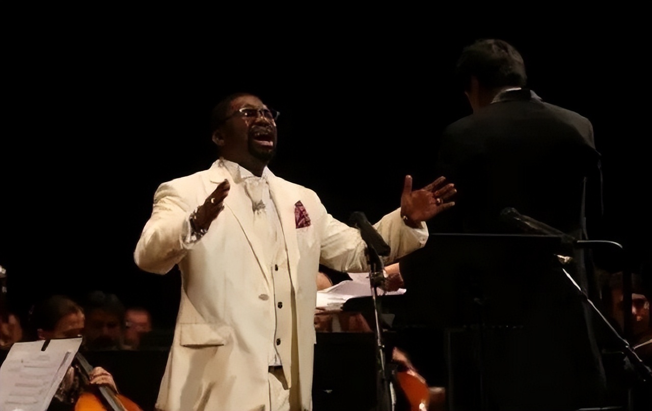 黑人歌手好弟近况：走红后迎娶中国姑娘，今36岁仍未取得中国绿卡