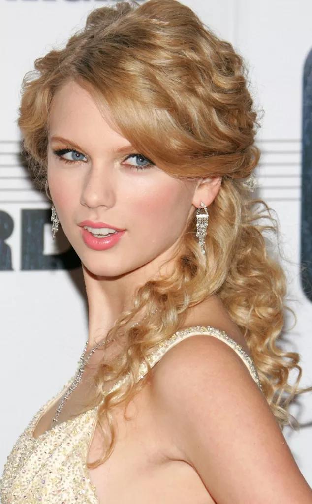 泰勒斯威夫特黑色帽子造型,泰勒斯威夫特发型是怎么剪的