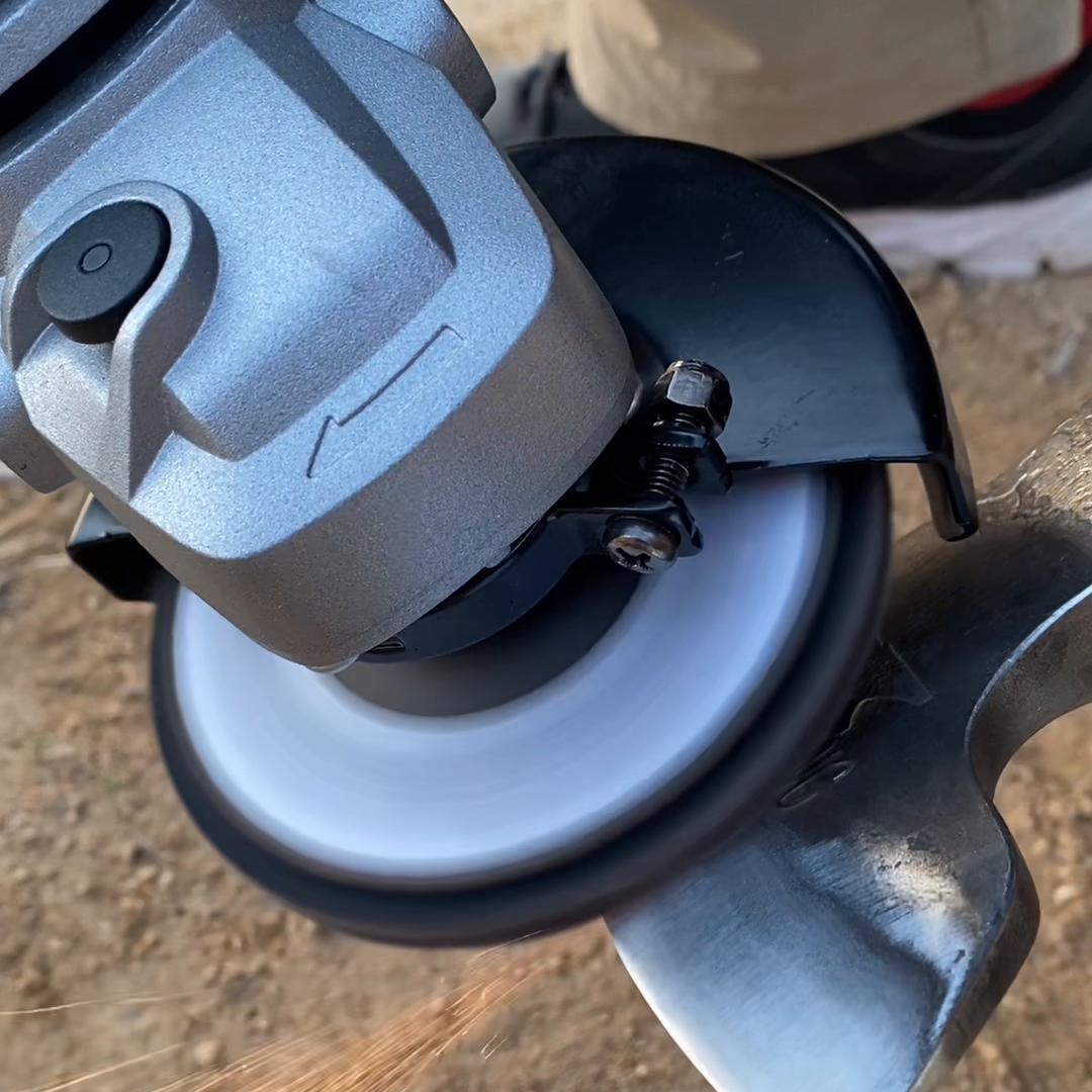 角磨机打磨斧子,角磨机打磨砍柴刀