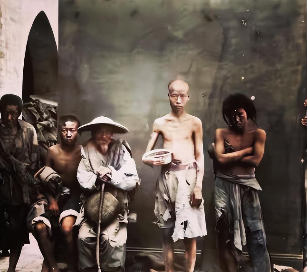 日军日记:男人饿倒在地,为了救他,我将他妻子的乳房割给他吃!