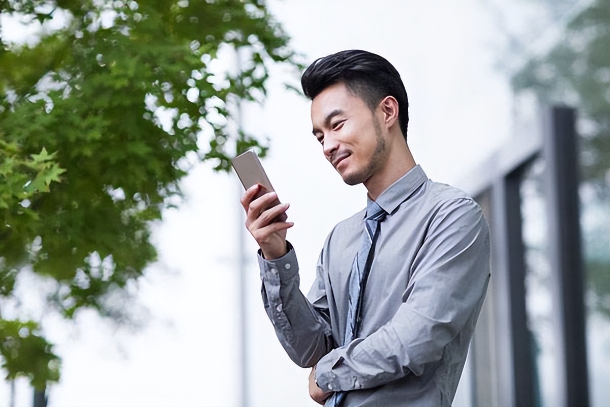 手机玩多了眼睛模糊怎么恢复视力,玩手机玩久了眼睛模糊