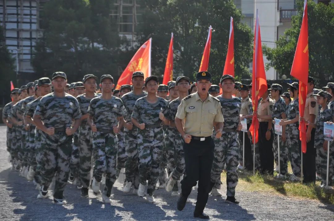 创新育人模式培养高质量人才,创新开展新生入学教育