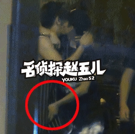 张一山当街尿尿，“男女通吃”私生活不堪，毁了童年也毁了自己