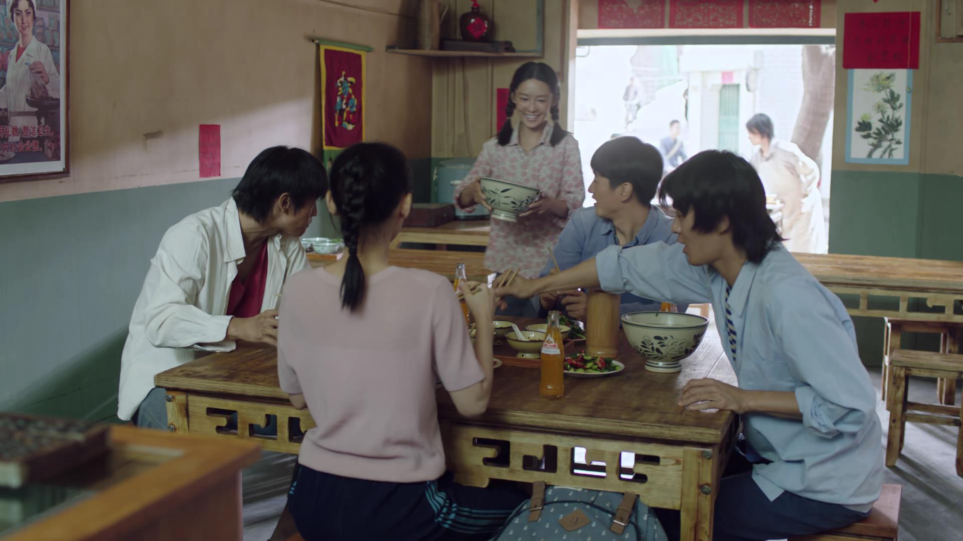 《人生之路》：快别丢人了！1984年陕北没有自行车拖拉机电视？