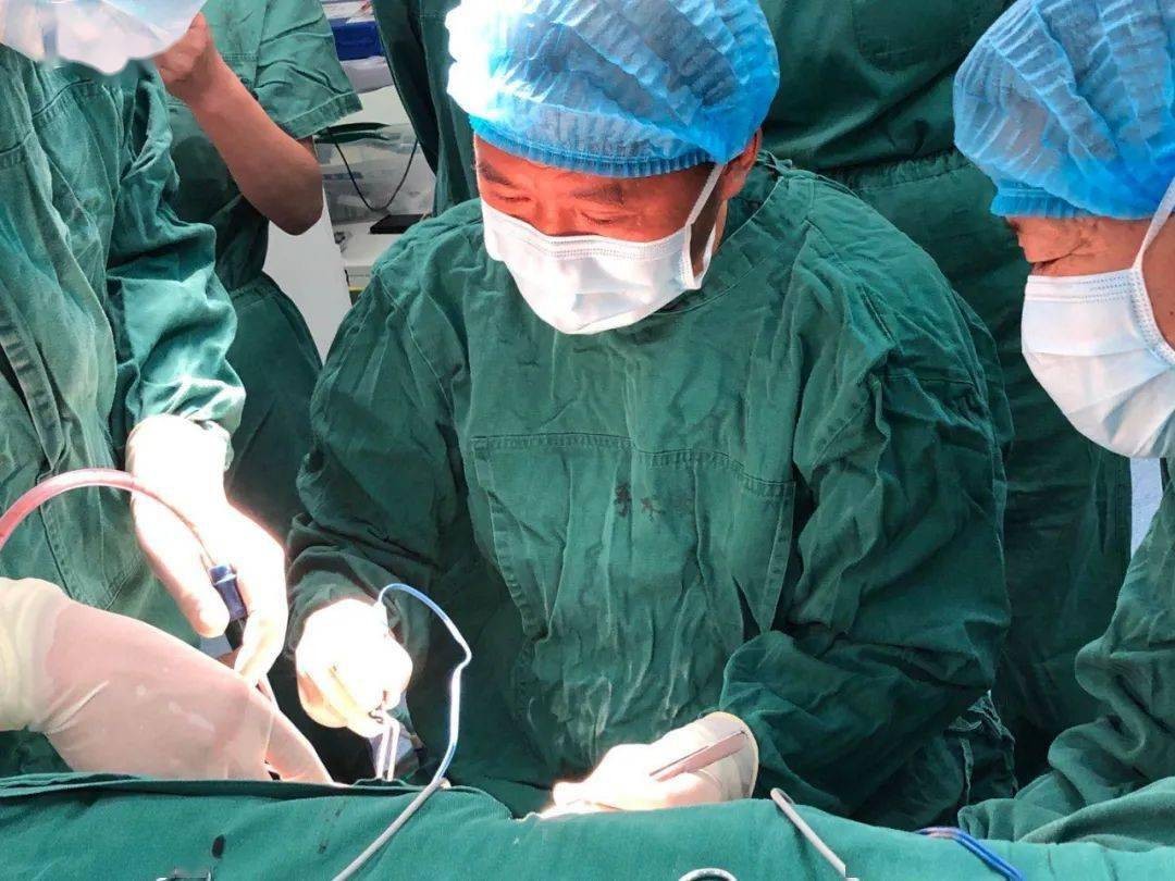 11岁男孩突然高烧呕吐,14岁孩子突发脑炎呕吐