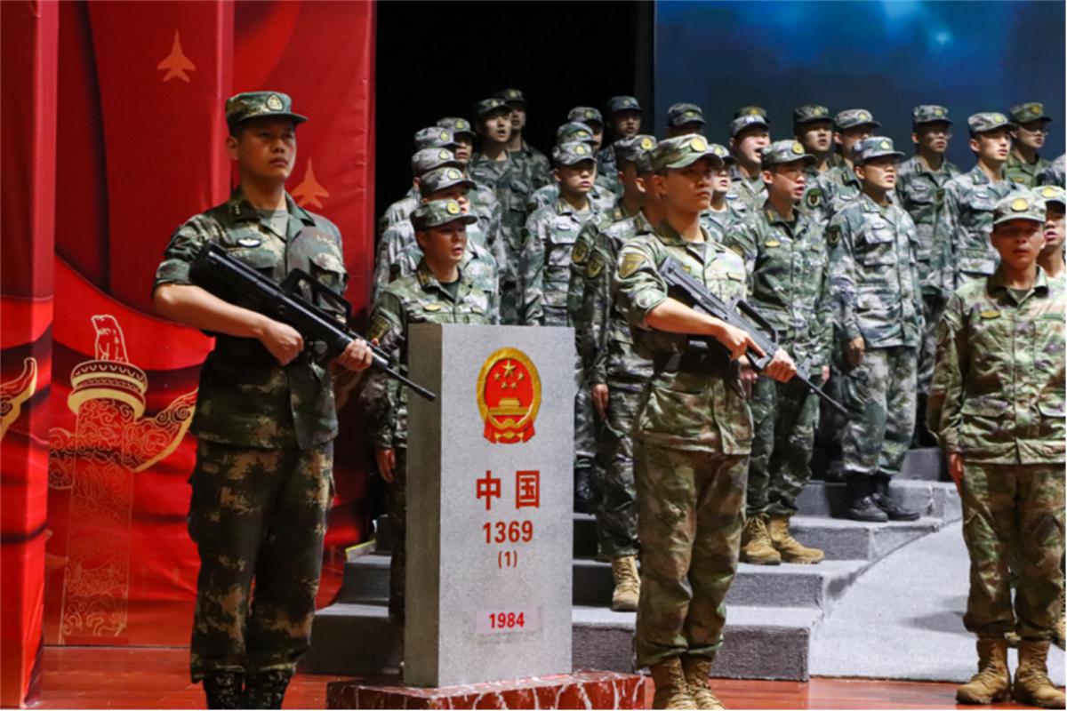 现代学子唱强军战歌,军校合唱强军战歌