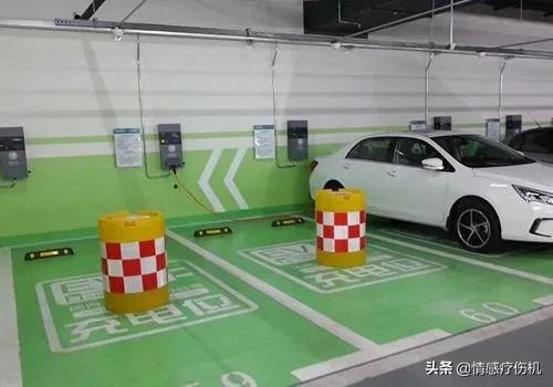 新能源汽车用电和用油哪个省钱,开新能源汽车真的省钱嘛