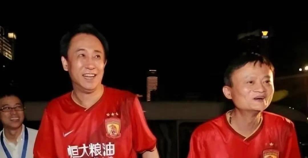 马云观看恒大舞蹈表演,马云笑翻全场完整版