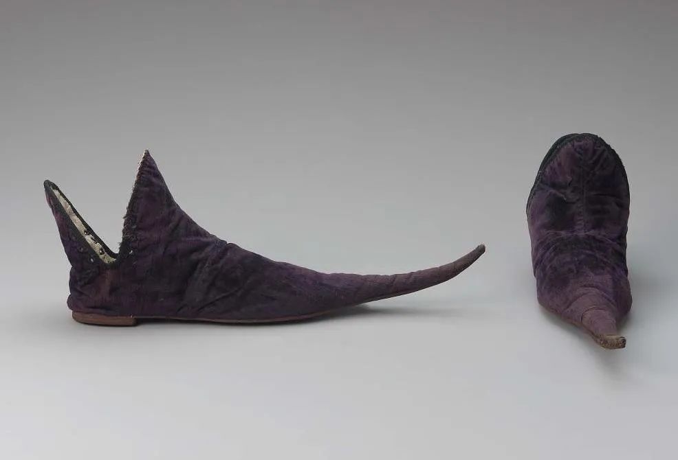 欧洲人为什么喜欢鞋子呢,为什么欧洲人喜欢长筒袜