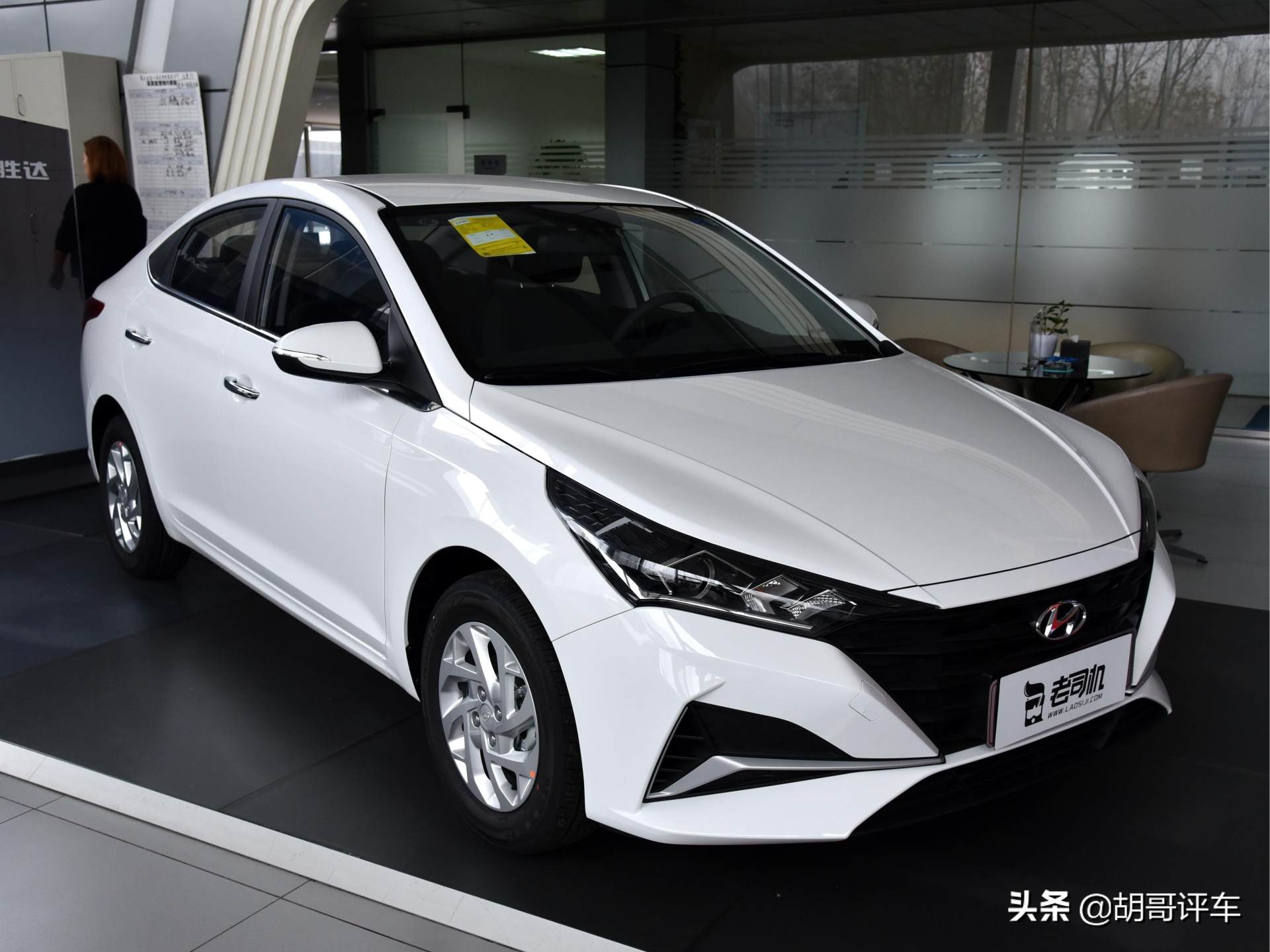 16款悦纳自动挡顶配,头灯悦纳