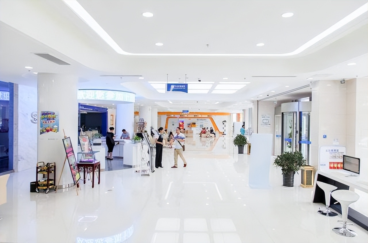 在银行工作人员怎么开通手机银行,银行为什么叫你办手机银行业务