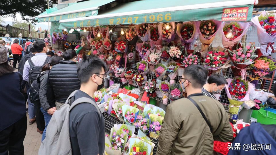 情人节过后男人送女人什么礼物,情人节男士送花给女士
