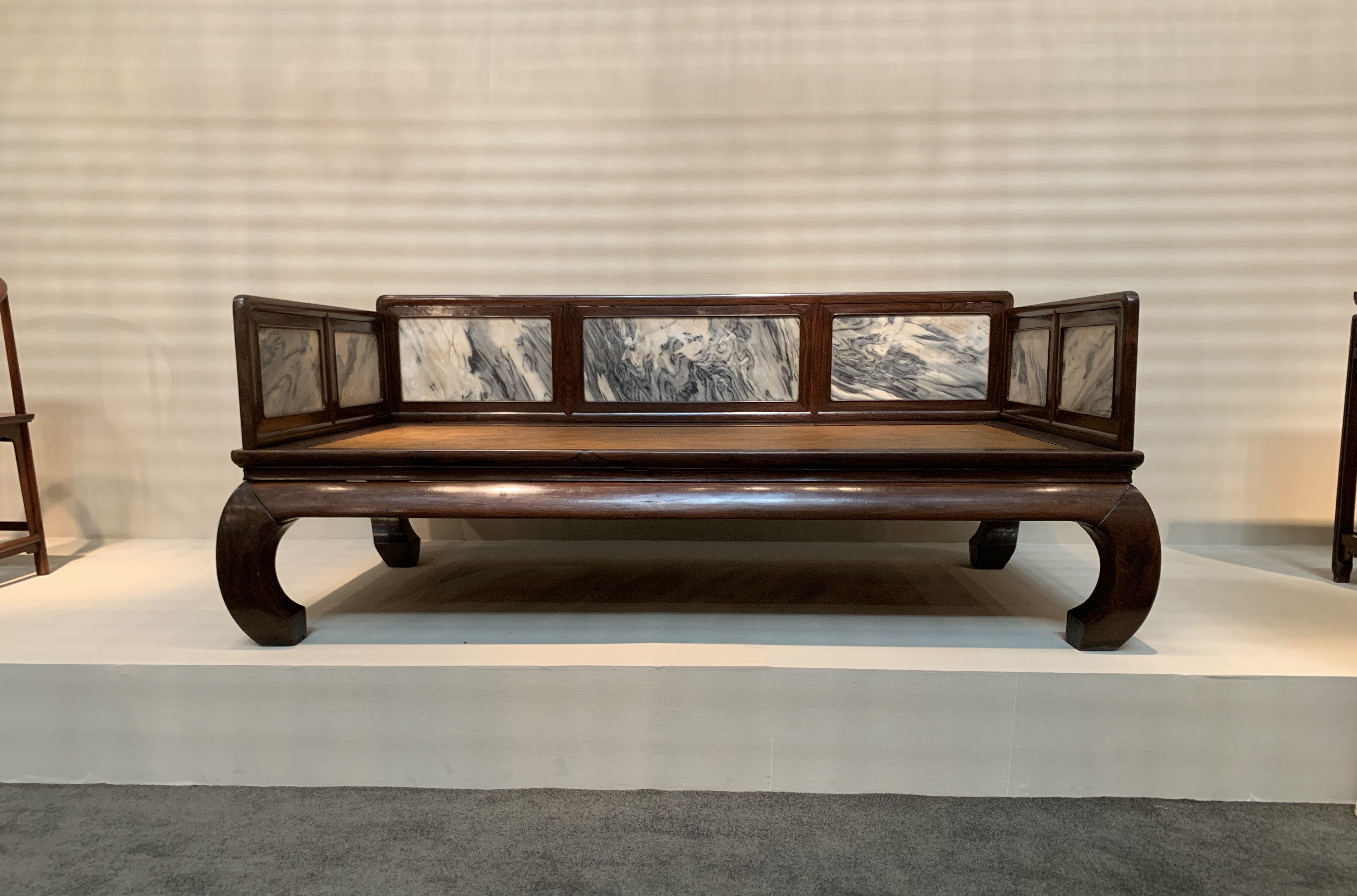 黄花梨大罗汉床价格,价值上亿的罗汉床