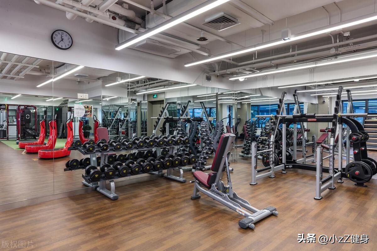 偏瘦新手健身房一周训练计划,男性健身房一周锻炼计划